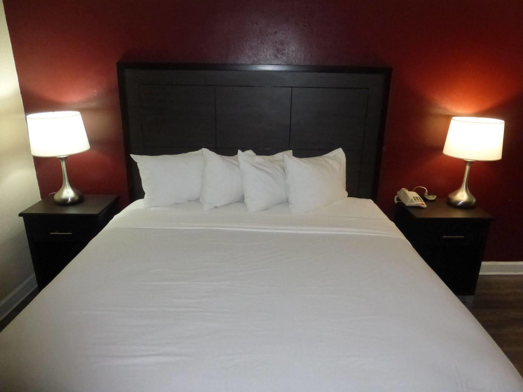 Red Roof Inn Форрест-Сити Экстерьер фото