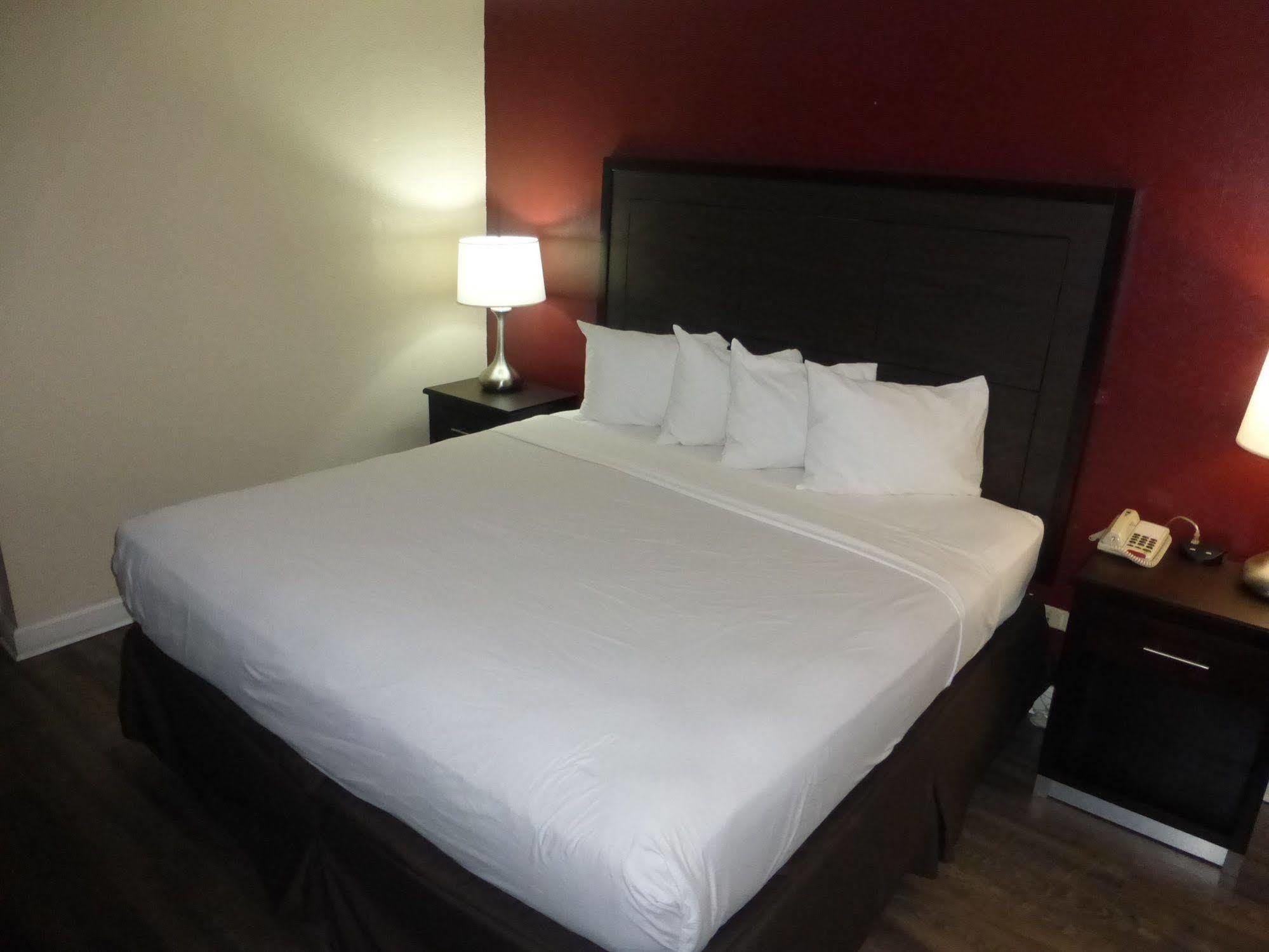 Red Roof Inn Форрест-Сити Экстерьер фото