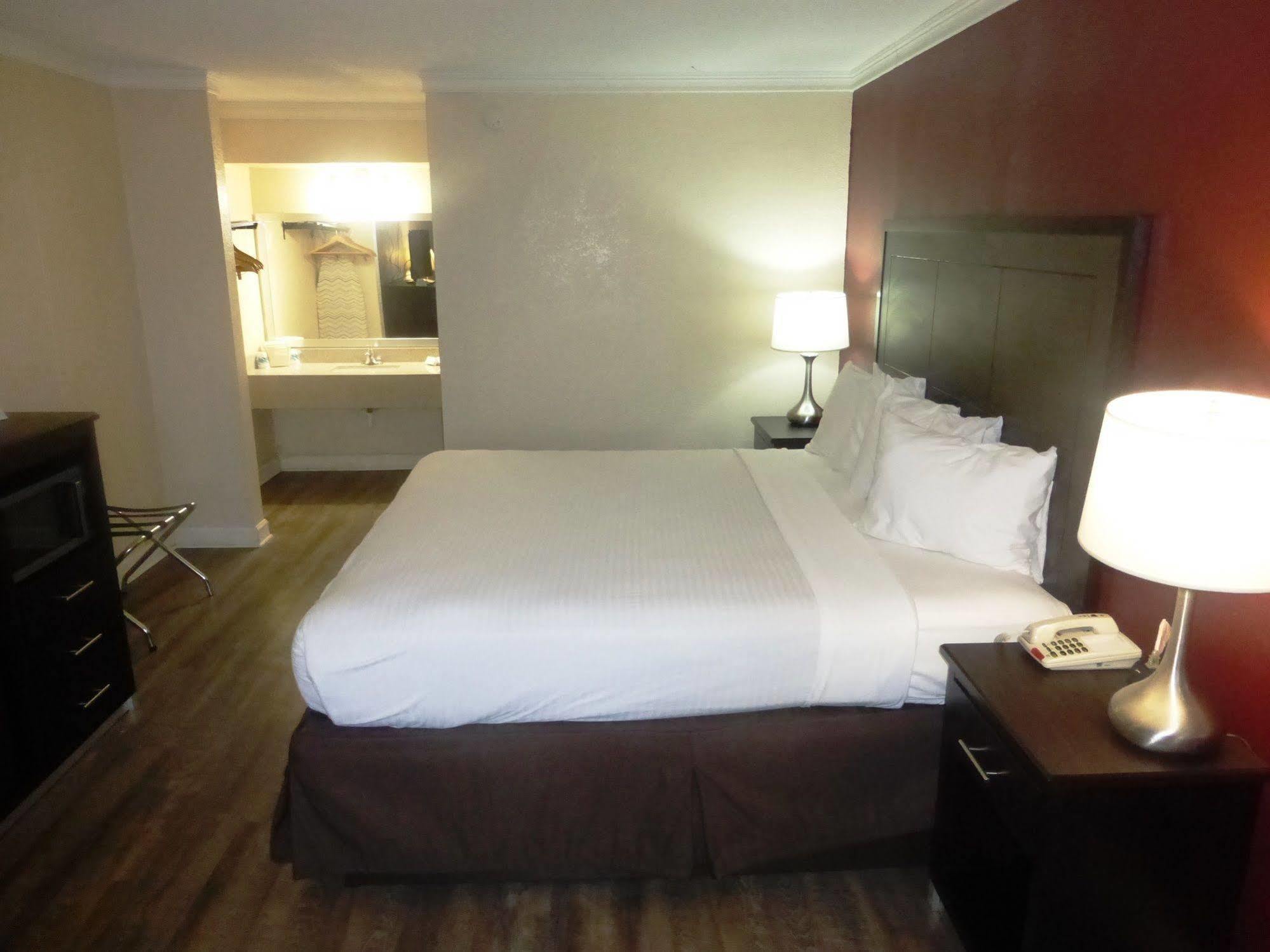 Red Roof Inn Форрест-Сити Экстерьер фото